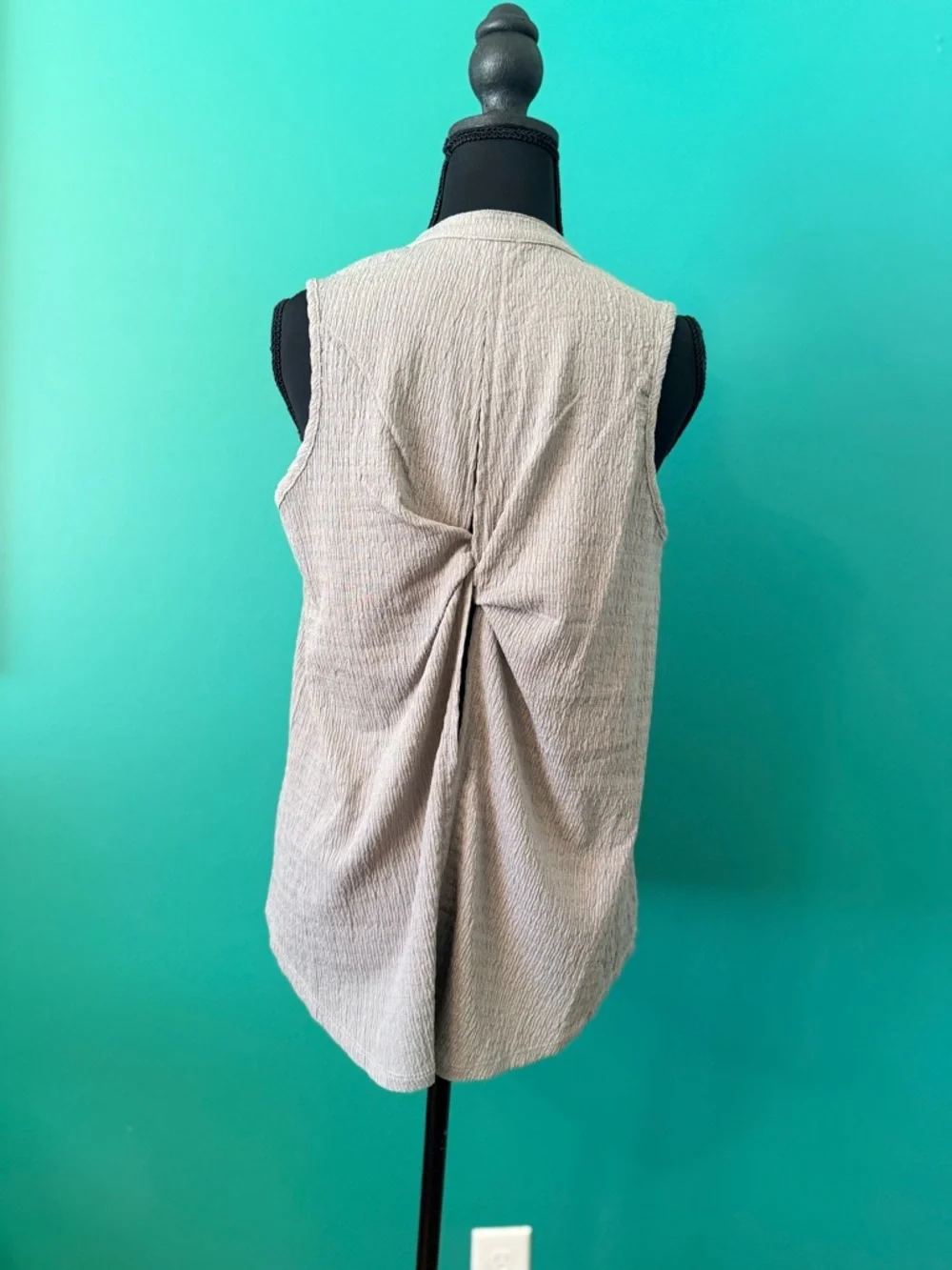 Buckle Grey Twist-Back Sleeveless Tank - Picture 1 of 11